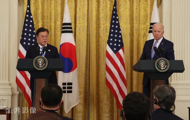 5月21日，拜登在白宫与文在寅举行面对面会谈，并出席联合记者会 （图源：澎湃影像）