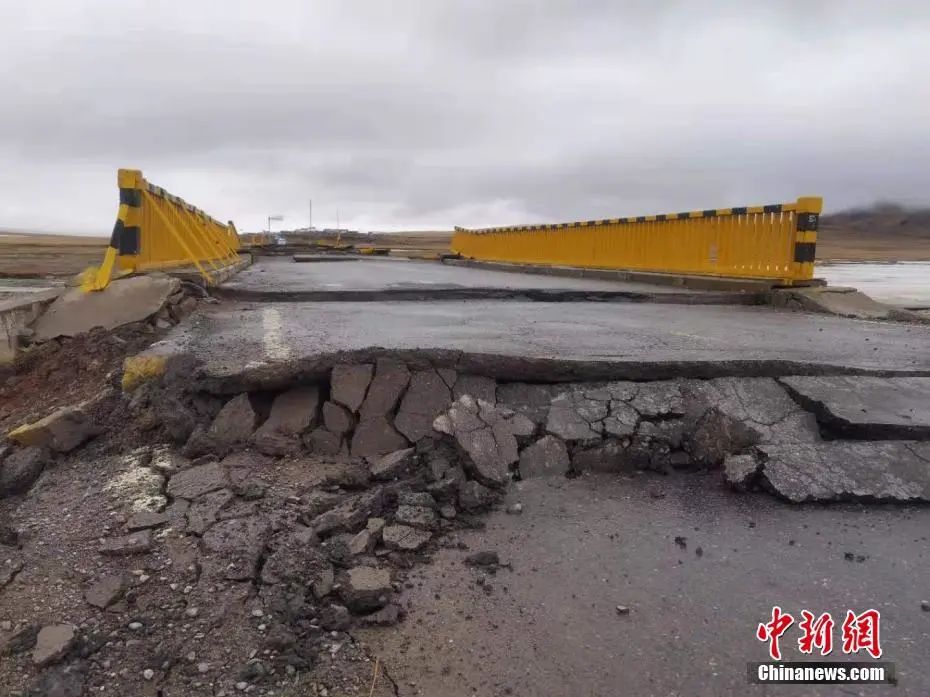 一家10多口人刚逃出，房就塌了！直击云南、青海地震现场休闲区蓝鸢梦想 - Www.slyday.coM