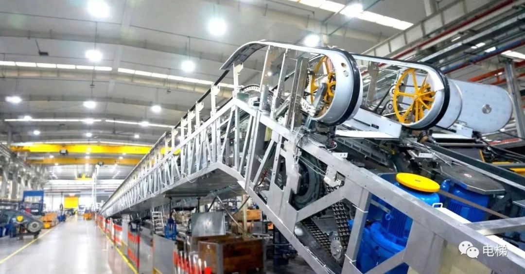 实拍:迅达超长扶梯!__财经头条