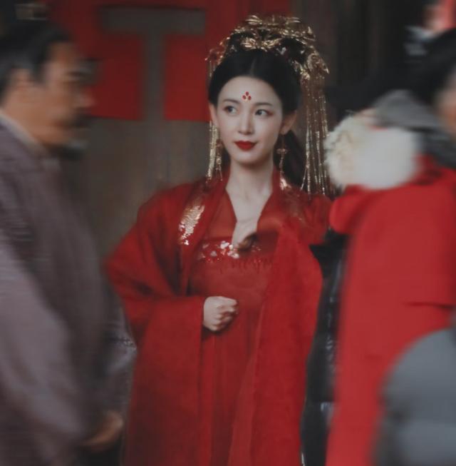 陈瑶新剧路透曝光，一身红衣好惊艳，换了个造型差点没认出来休闲区蓝鸢梦想 - Www.slyday.coM