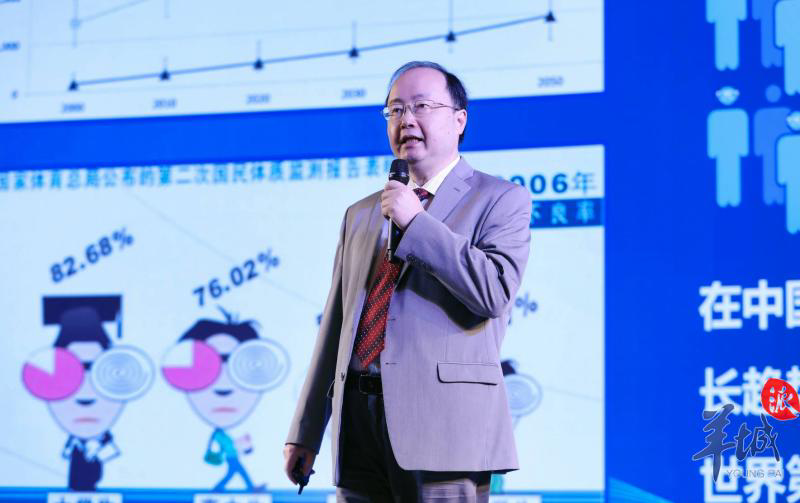 北京大学第三医院眼科副主任,屈光手术及视光中心主任陈跃国"量眼订制