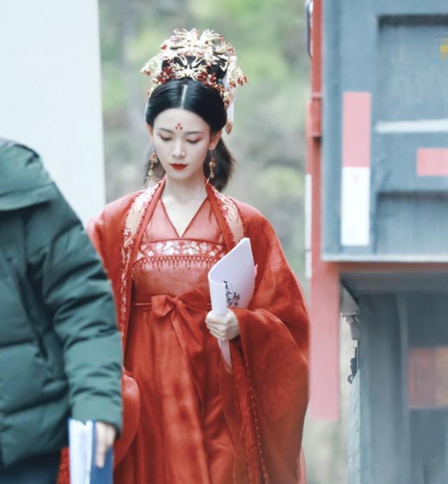 陈瑶新剧路透曝光，一身红衣好惊艳，换了个造型差点没认出来休闲区蓝鸢梦想 - Www.slyday.coM