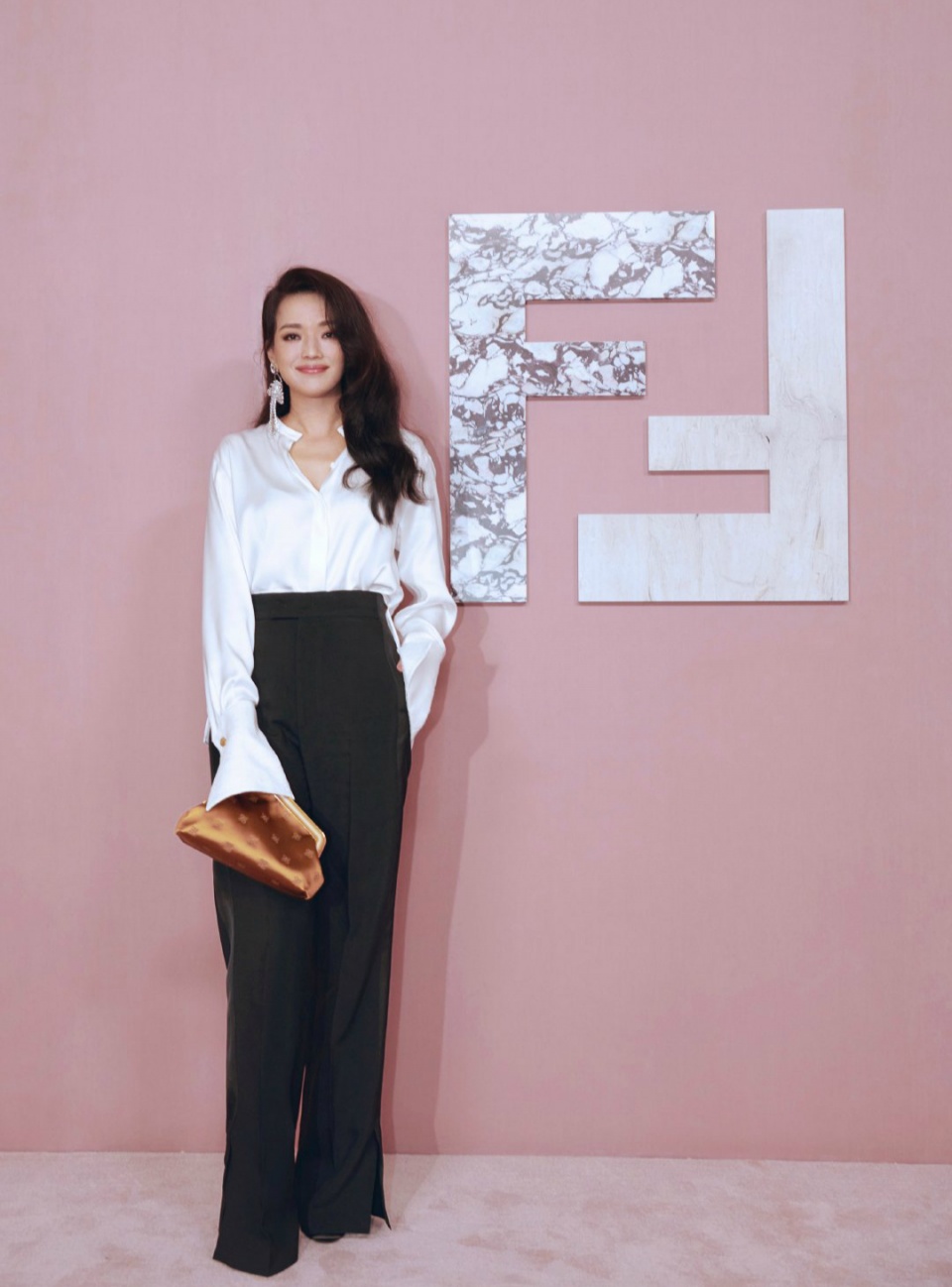 女明星的职场穿搭原来这么实用舒淇杨采钰教你穿出最简单的时髦