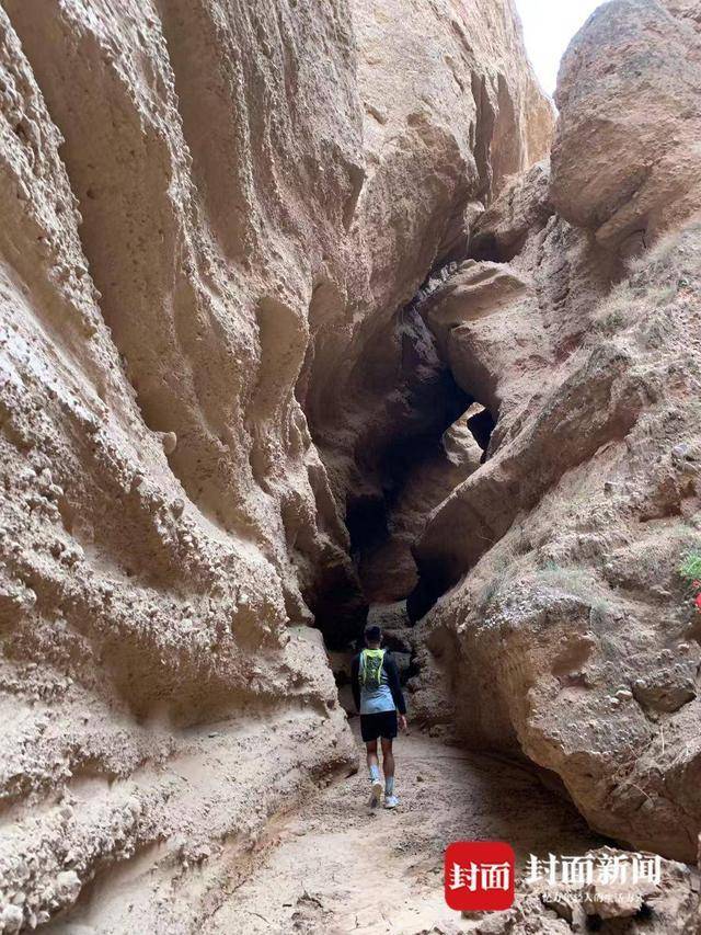 白银越野赛参赛者讲述救人细节:带人钻进峡谷躲过4小时冻雨大风,遗憾只救回一人休闲区蓝鸢梦想 - Www.slyday.coM