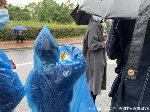 送别袁隆平的路上，群众自发举动太好哭：免费接送、免费送花、免费口罩…休闲区蓝鸢梦想 - Www.slyday.coM