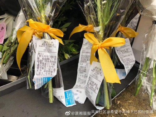 送别袁隆平的路上，群众自发举动太好哭：免费接送、免费送花、免费口罩…休闲区蓝鸢梦想 - Www.slyday.coM