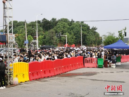 举袁隆平遗体告别仪式将行 民众到殡仪馆献花悼念休闲区蓝鸢梦想 - Www.slyday.coM