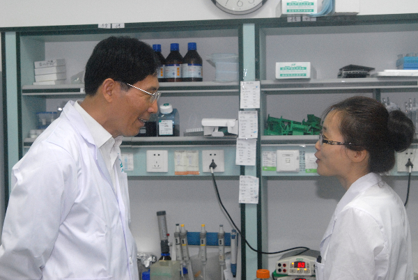 为让国人用上中国科学家研制的好药，他在科研路上日夜兼程 ｜百年初心奋斗者休闲区蓝鸢梦想 - Www.slyday.coM