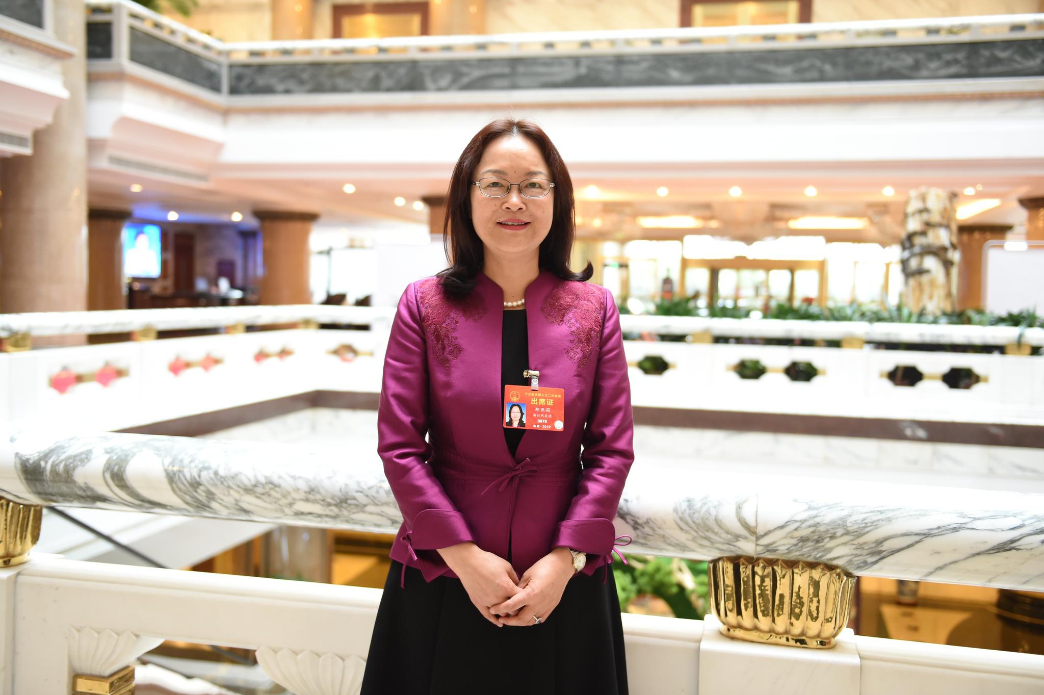 浙江金融职业学院院长郑亚莉:应把职业教育摆在更加突出的位置