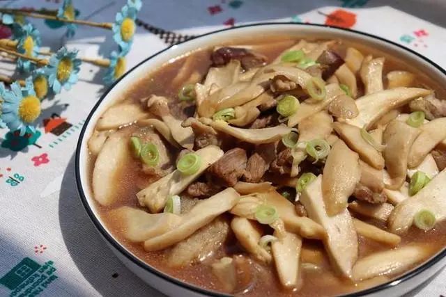 鸡腿菇炒肉