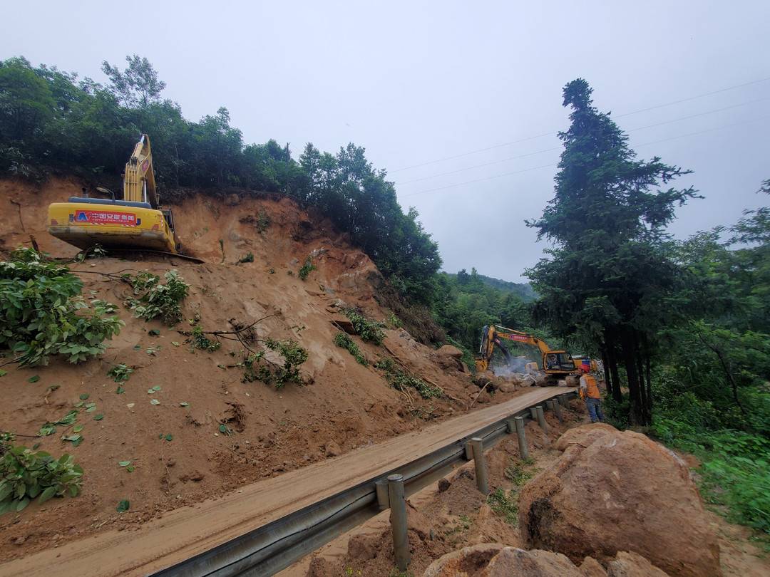 江西贵溪因强降雨发生山体滑坡 中国安能紧急救援|江西省|山体滑坡|南昌市_新浪新闻