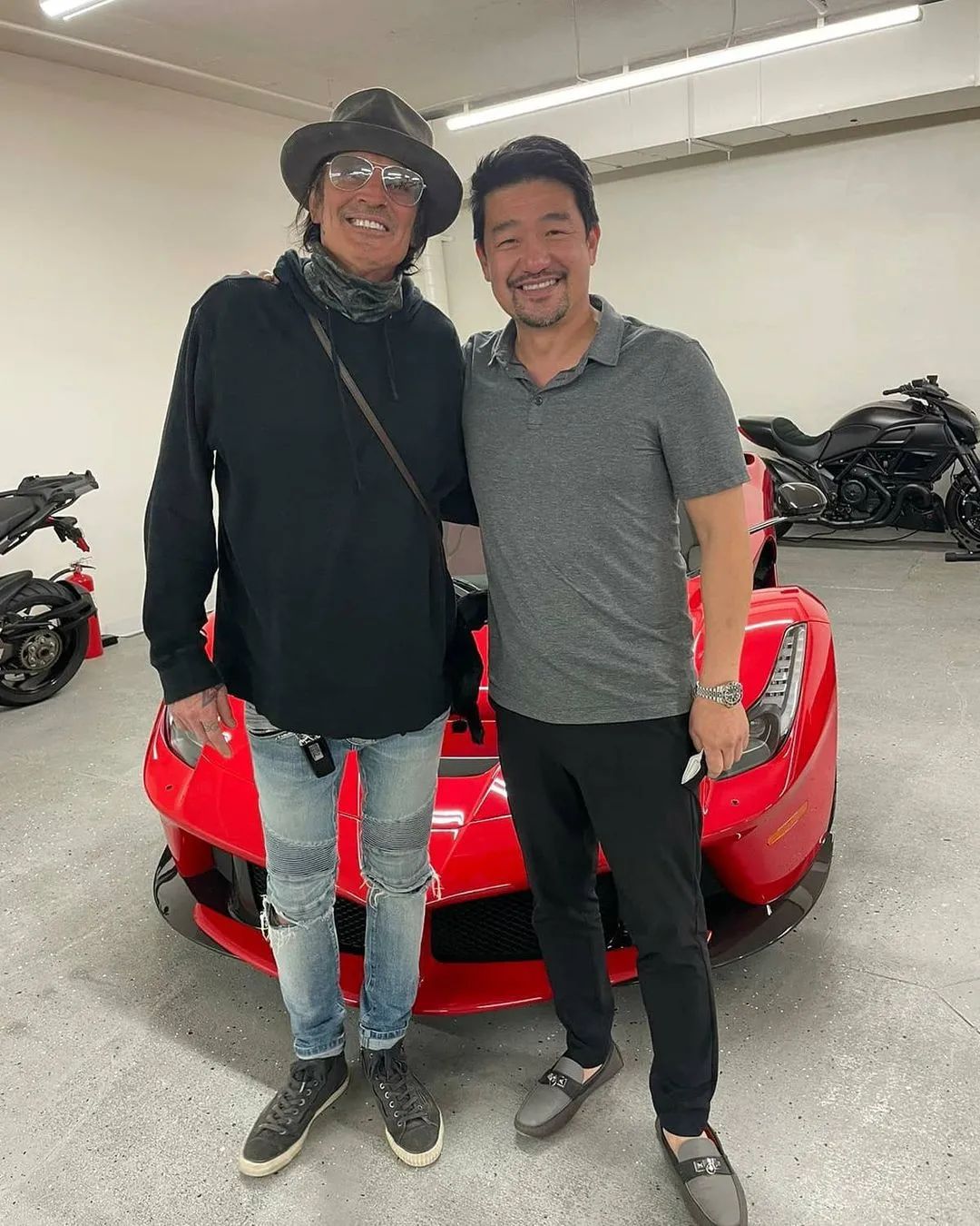 这名大爷就是著名华裔李兆佳,李大爷李兆佳出生于香港,1992年承接了他