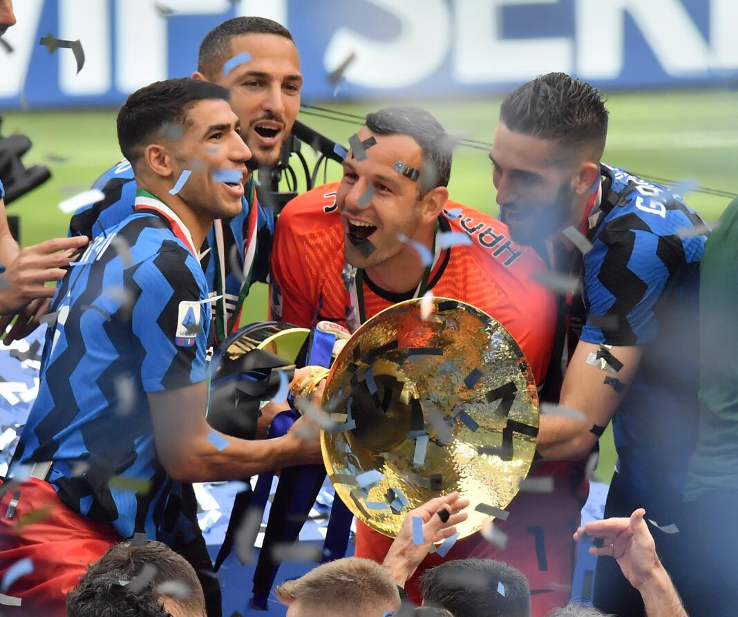 国际米兰捧起第19座联赛冠军