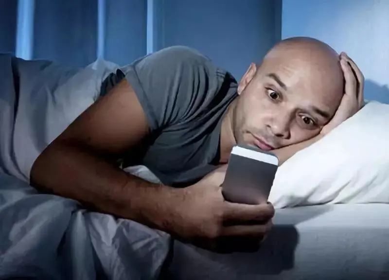 手机党必看！专家回复：长时间刷手机真的会瞎？很多人不知道休闲区蓝鸢梦想 - Www.slyday.coM