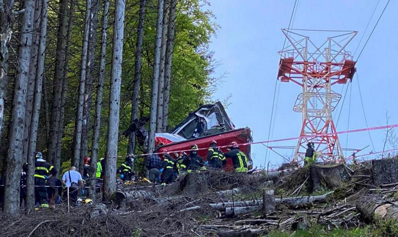 意大利北部发生缆车事故造成13人死亡