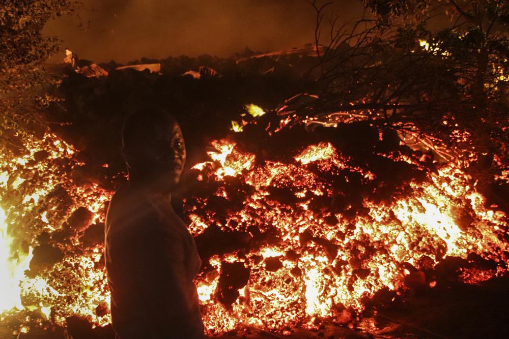 刚果（金）尼拉贡戈火山喷发致15死，170多名儿童或失踪