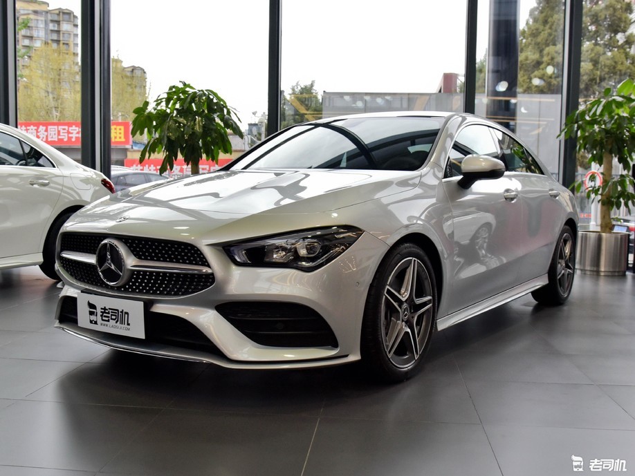奔驰cla级 2021款 cla 200 轿跑车前脸看上去比较前卫,并且大灯看起来