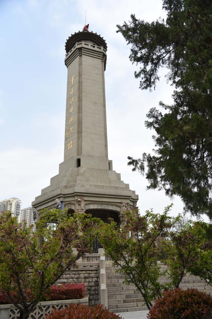 这是4月13日在华东革命烈士陵园拍摄的革命烈士纪念塔。新华社记者王凯摄