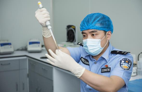 "85后"法医陈涛:对生命要有一种敬畏感|高新区_新浪新闻