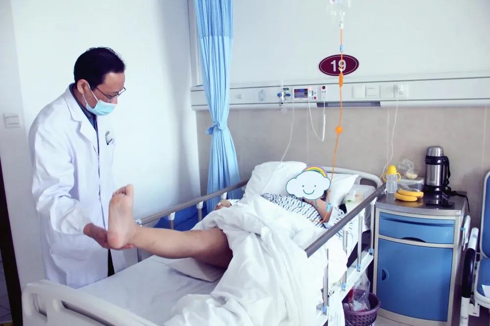 女子五楼坠落多处骨折南通二院专家抢救10小时4种微创技术齐上阵