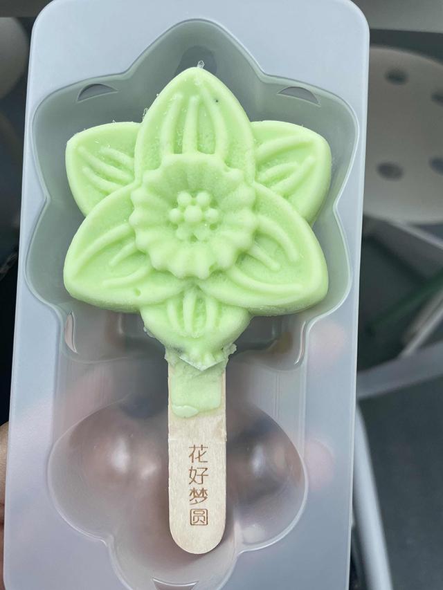 上海花博园又现打卡新方式，“主角”是两根定制雪糕休闲区蓝鸢梦想 - Www.slyday.coM