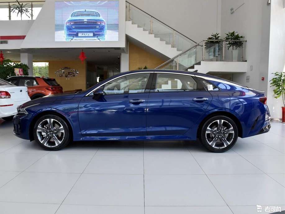 外观让人心头一震小哥带你一起看起亚k5凯酷