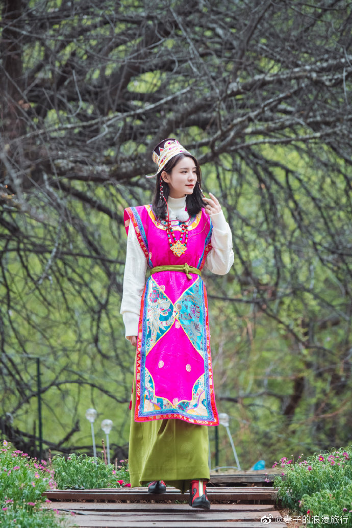 刘涛蒋勤勤秦海璐着民族服饰化身藏族姑娘体验林芝之旅