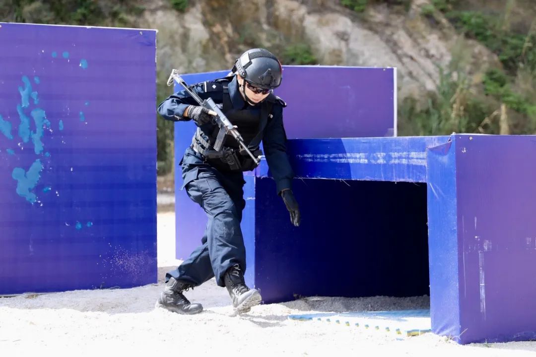 日常训练科目高燃来袭综合体技能突击攻坚高精度狙击步枪射击手枪应用