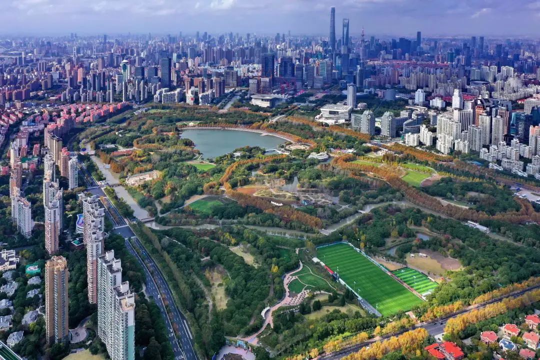 02积极推动"环内"建设稳步推进十个楔形绿地建设,按照城市公园标准