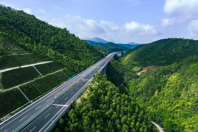 广东这条高速路获评 "最美绿色高速" 下月将通车|广东省|高速公路