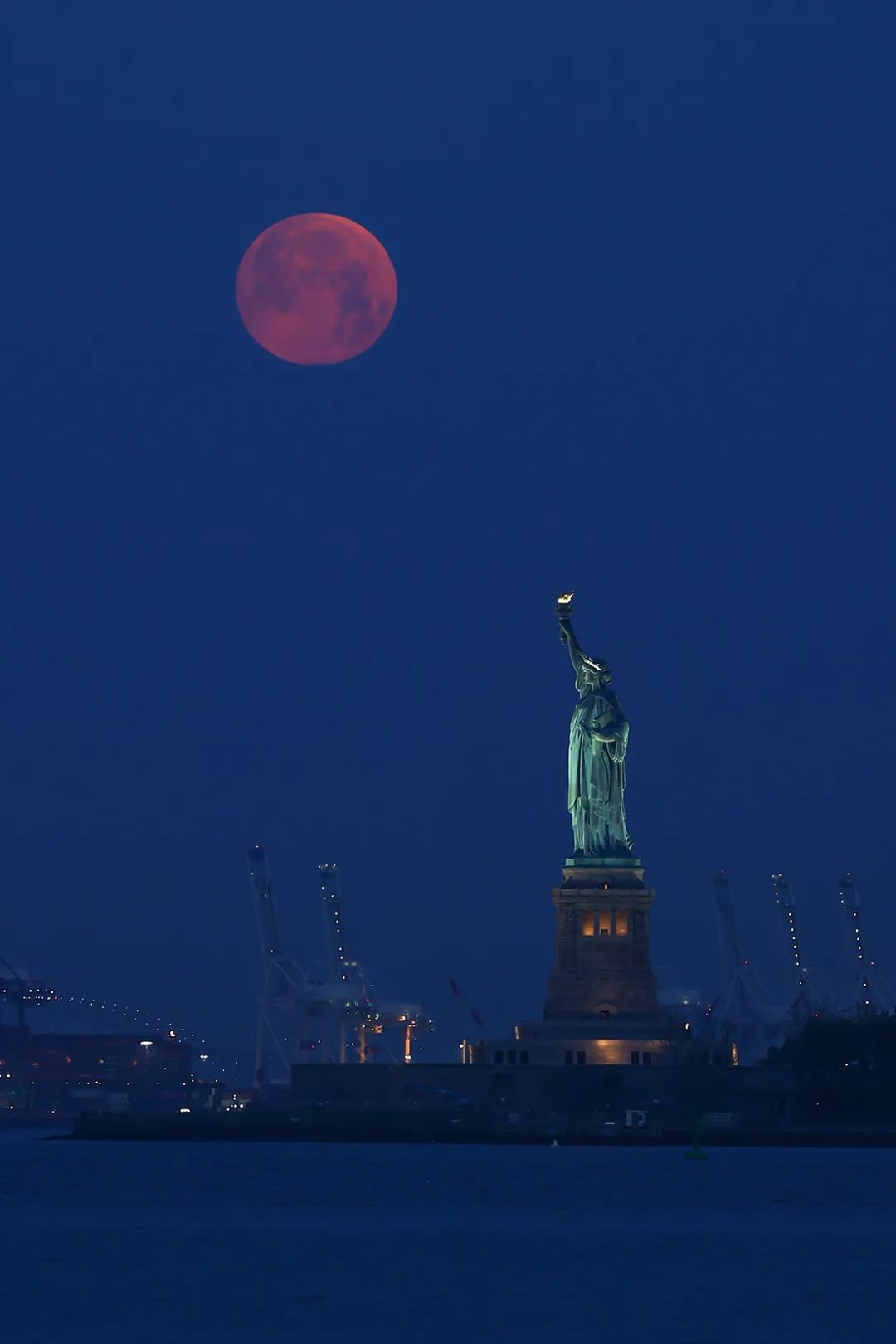 速度围观新鲜的超级红月亮来了