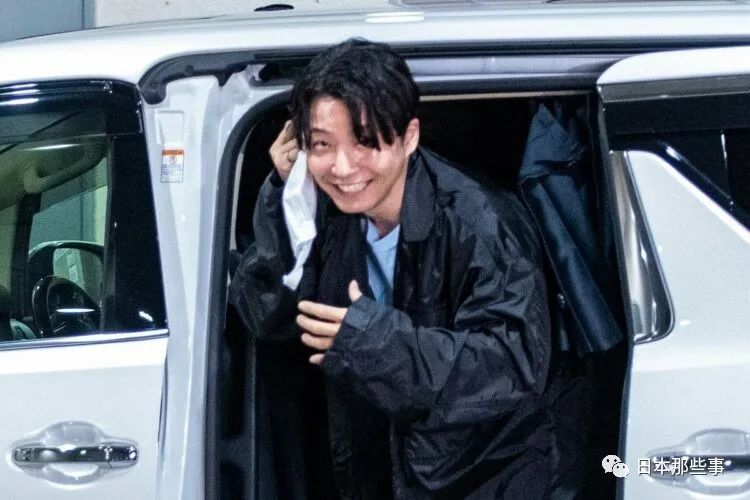 星野源宣布婚讯后首露面记者提问时露出幸福微笑 星野源 新垣结衣 日本明星 新浪娱乐 新浪网 星野源宣布婚讯后首露面记者提问时露出幸福微笑 星野源 新垣结衣 日本明星 新浪娱乐 新浪网
