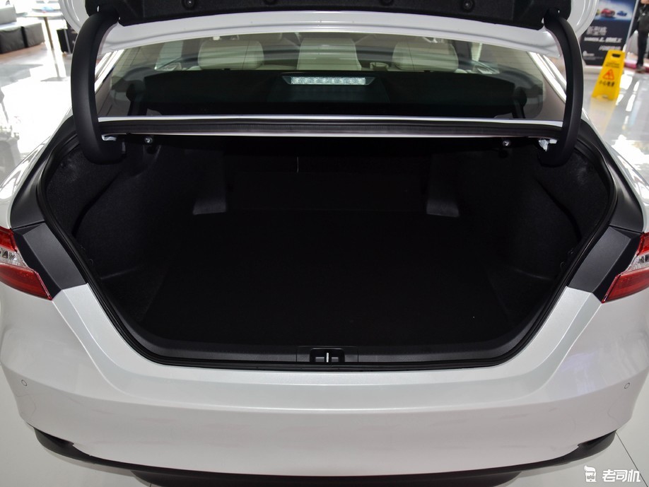 各方面表现一流小哥带你一起看丰田凯美瑞