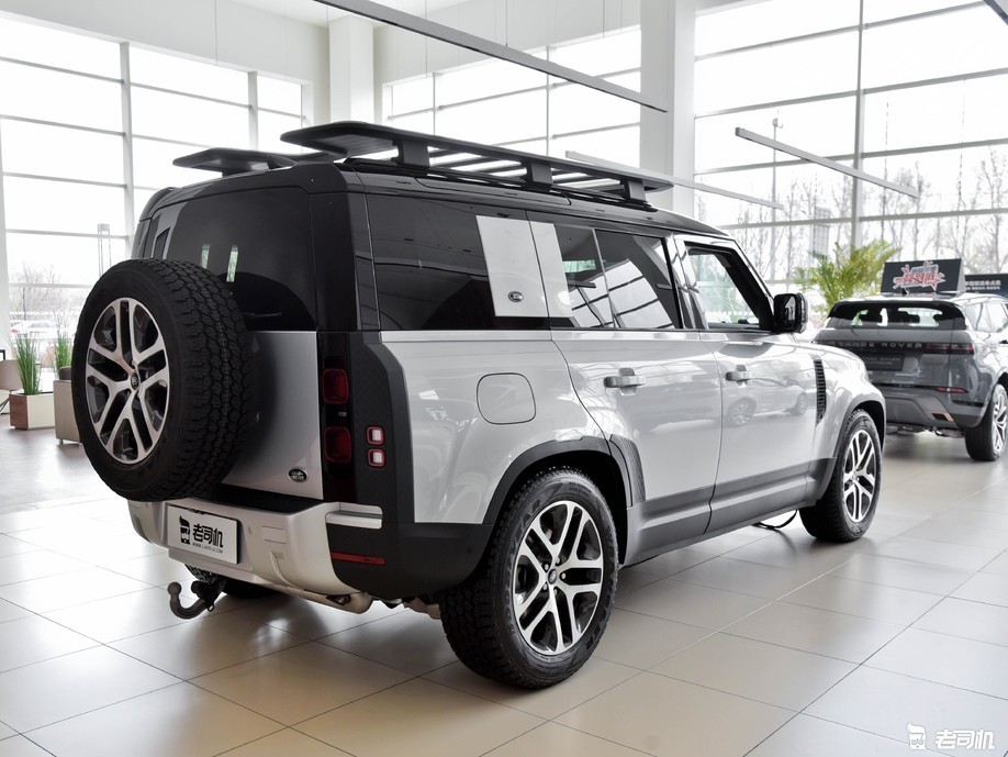 高颜值豪华越野车的典范 小哥带你一起看路虎卫士