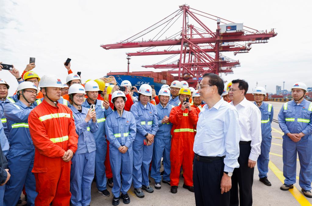 Chinese Premier Li Keqiang, also a member of the Standing Committee of the Political Bureau of the Communist Party of China Central Committee, inspects the Ningbo-Zhoushan port, a major transit area for bulk commodities in China, in Ningbo City, east China's Zhejiang Province, May 24, 2021. Li made an inspection tour to the city of Ningbo in east China's Zhejiang Province from Monday to Tuesday. (Xinhua/Huang Jingwen)