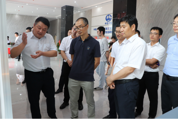 南宁市建筑产业贸易服务园区正式揭牌成立