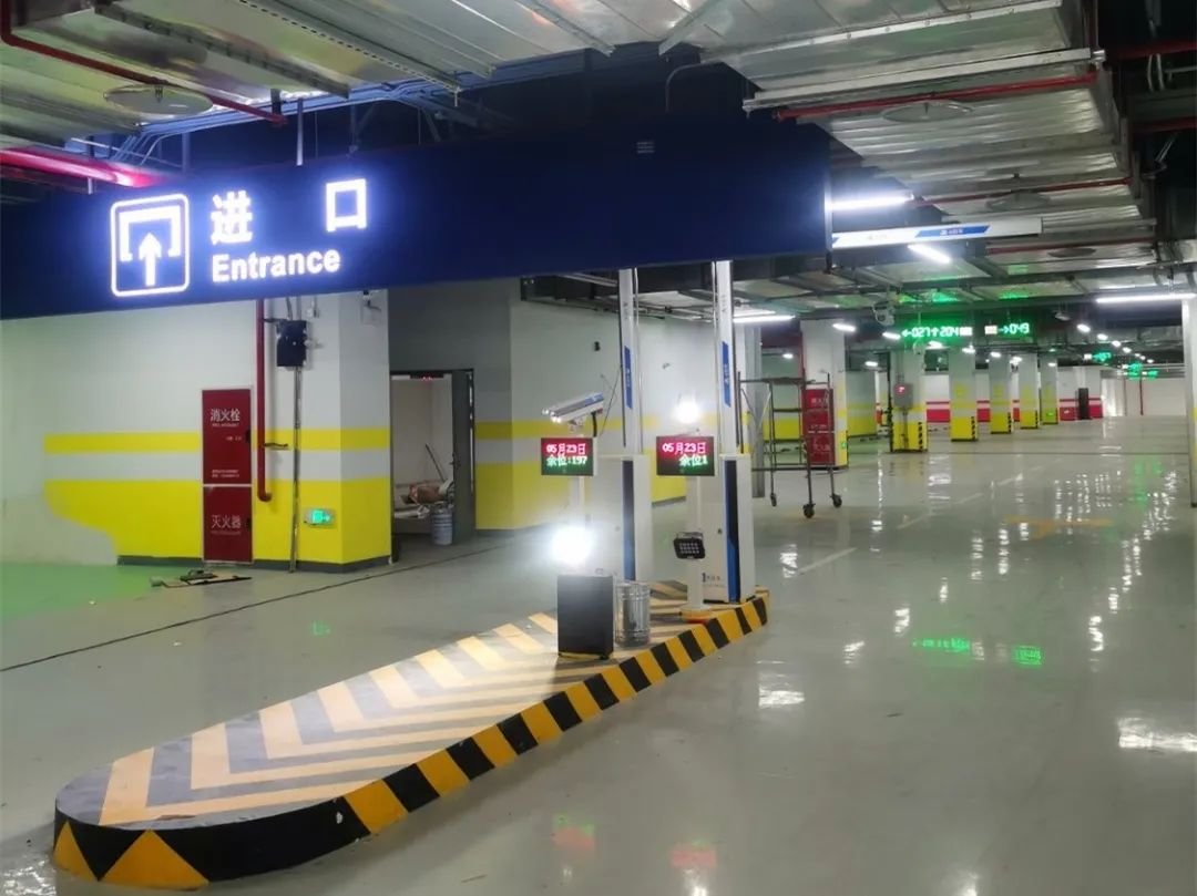 停车场地下集散通道及商业空间楼梯通道地面建筑站前广场地下空间到底