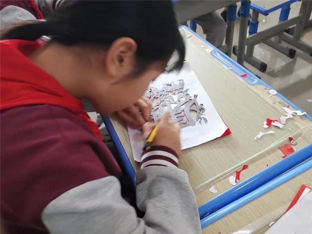建党100周年主题刻画,建党100周年主题画 表达对建党100周年的喜悦之情与对中国梦的诠释,本次活动通过刀刻画的
