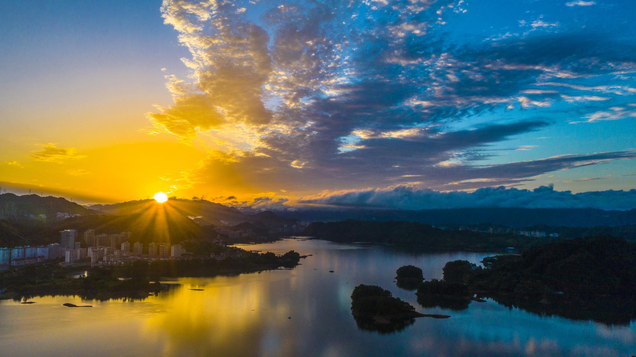 淳安:晨曦中的千岛湖