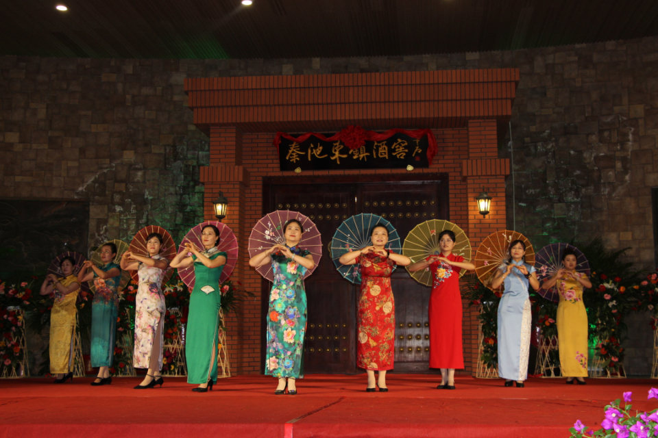 山东秦池集团第九届蓝莓之约·初夏品酒音乐晚会在蓝莓酒庄举行