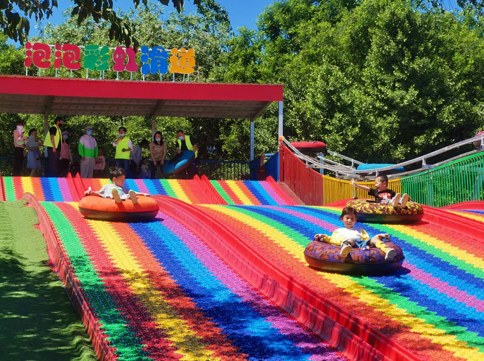 大人孩子通过游乐挑战,亲子互动,科普体验,打卡集章等项目环节,谷度