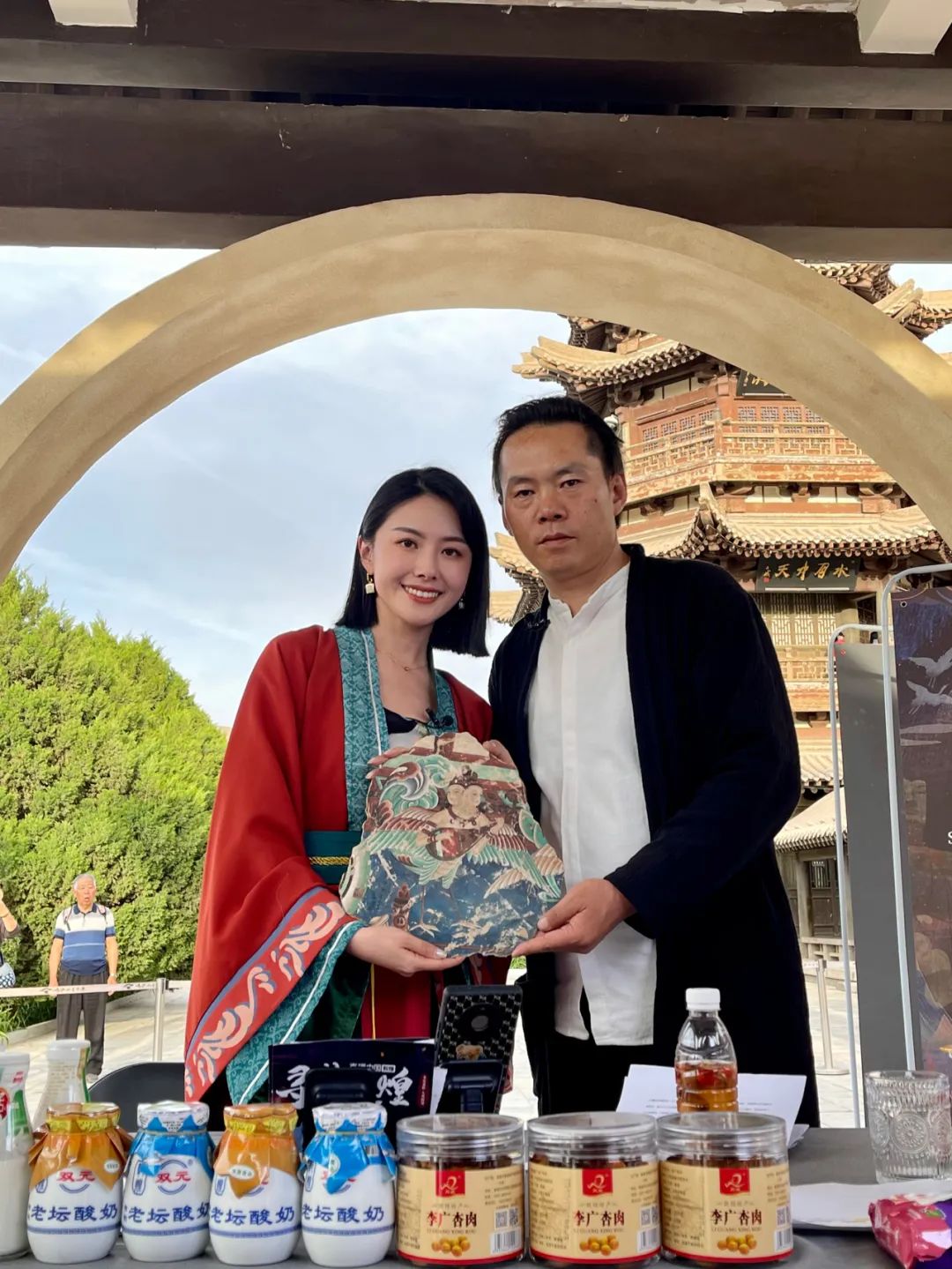 陈洁kiki联名敦煌博物馆,沙漠上演超燃直播上新现场|博物馆|陈龙|淘宝