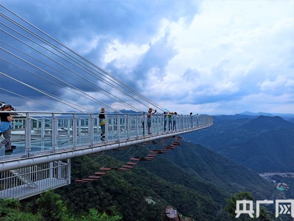 德化县石牛山景区天空之心景点(央广网发 罗晓英摄)