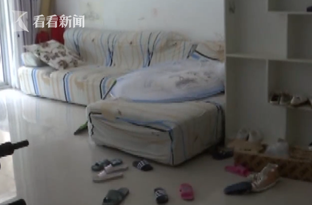 男子入室盗窃被“全程直播” 看到摄像头尴尬戴上口罩休闲区蓝鸢梦想 - Www.slyday.coM