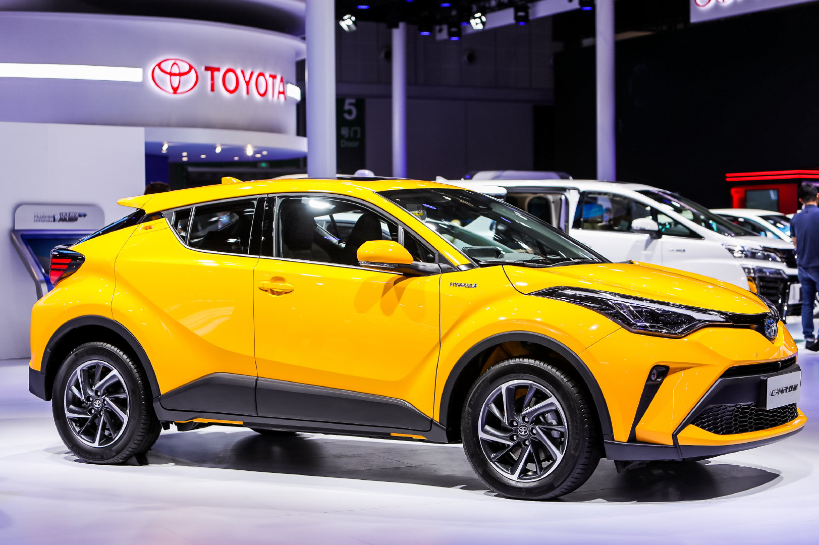 售1418万元起增双擎版广汽丰田全新chr上市