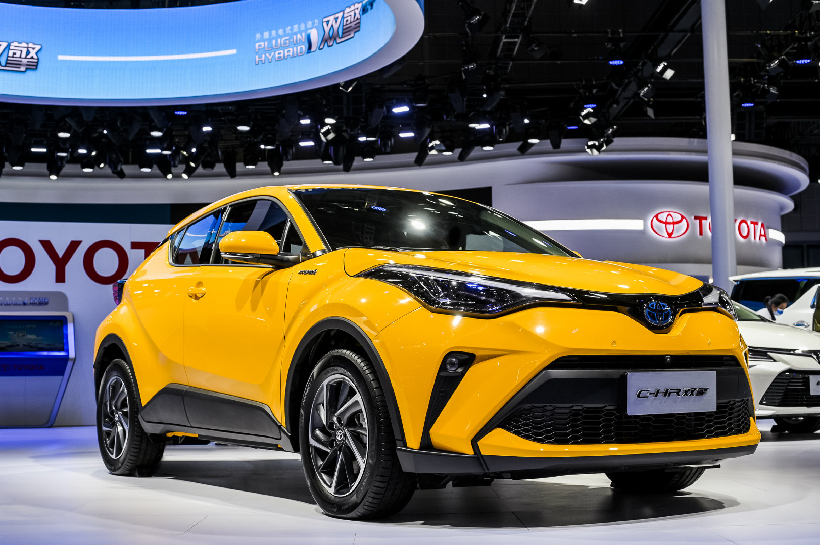 售1418万元起增双擎版广汽丰田全新chr上市