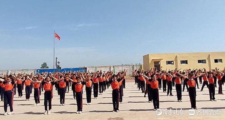 优美又有活力阳光大课间聊城这所农村小学学生齐跳网红课间操