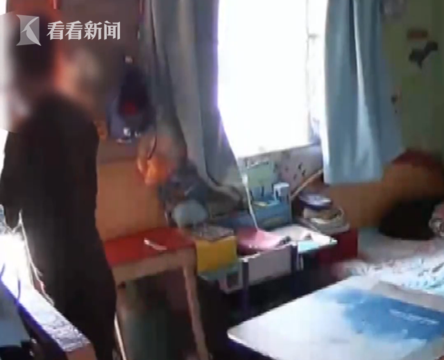 男子入室盗窃被“全程直播” 看到摄像头尴尬戴上口罩休闲区蓝鸢梦想 - Www.slyday.coM