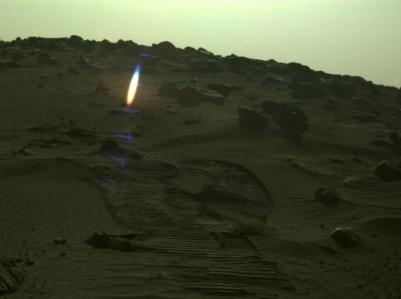 经历96个火星日，比祝融号先一步登陆火星的毅力号，发现了什么？休闲区蓝鸢梦想 - Www.slyday.coM