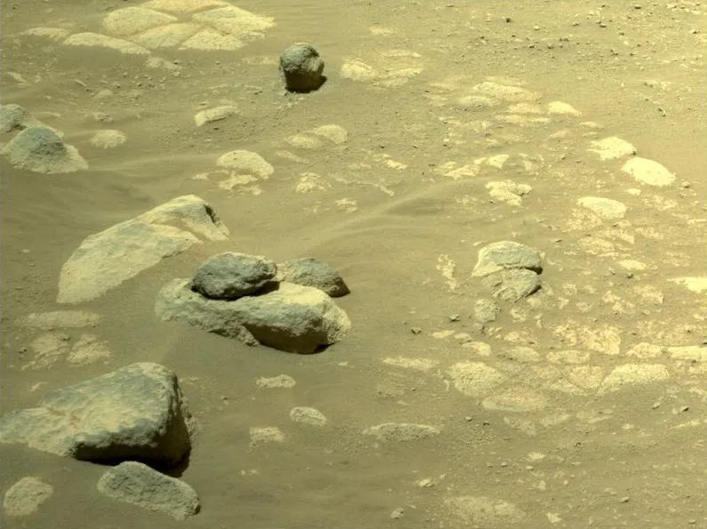 经历96个火星日，比祝融号先一步登陆火星的毅力号，发现了什么？休闲区蓝鸢梦想 - Www.slyday.coM